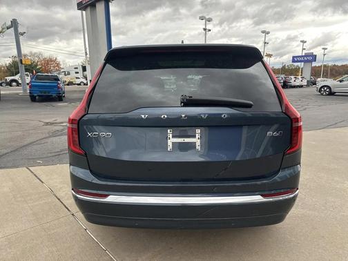 2025 Volvo XC90 B6 Plus 7-Seater