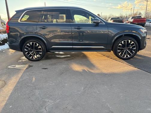 2025 Volvo XC90 B6 Plus 7-Seater