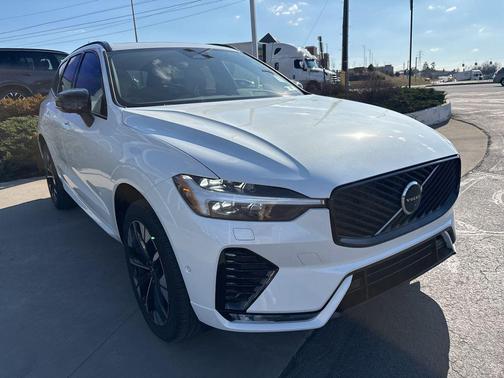 2026 Volvo XC60 B5 Plus
