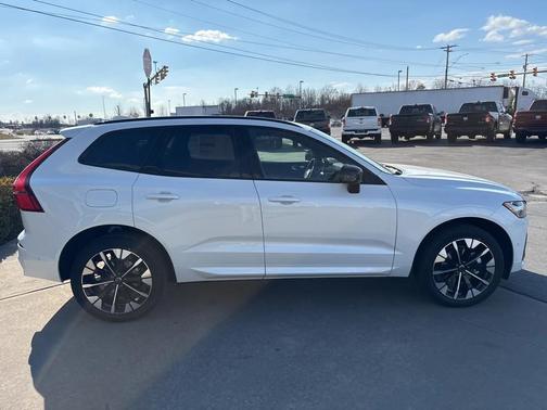 2026 Volvo XC60 B5 Plus