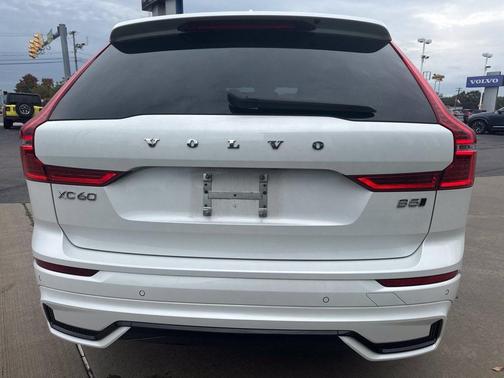 Crystal White Metallic 2025 Volvo XC60 B5 Plus