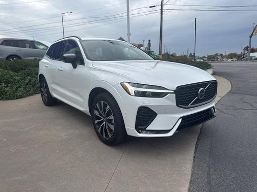 Crystal White Metallic 2025 Volvo XC60 B5 Plus