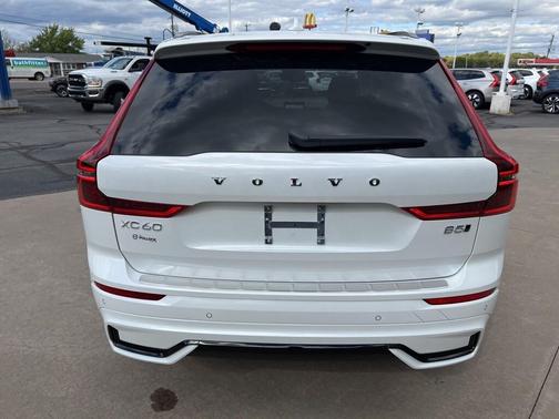 2026 Volvo XC60 B5 Ultra