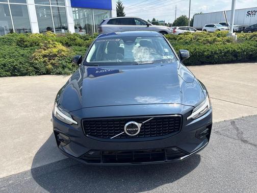 Denim Blue Metallic 2023 Volvo S60 B5 Plus Dark Theme