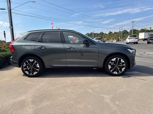 Forest Lake 2027 Volvo XC60 Plus