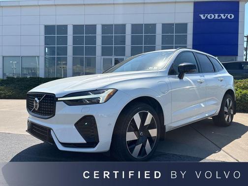 Crystal White Metallic 2024 Volvo XC60 Recharge Plug-In Hybrid T8 Plus Dark Theme