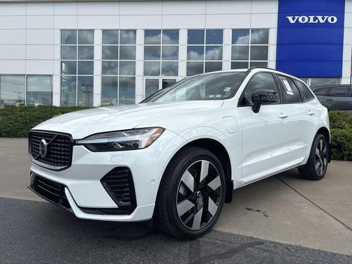 Crystal White Metallic 2024 Volvo XC60 Recharge Plug-In Hybrid T8 Plus Dark Theme