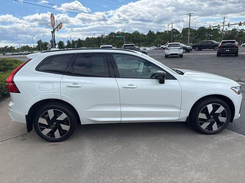 Crystal White Metallic 2024 Volvo XC60 Recharge Plug-In Hybrid T8 Plus Dark Theme