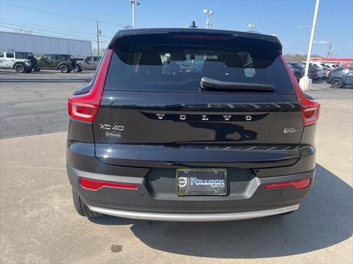 2025 Volvo XC40 B5 Ultra Bright Theme