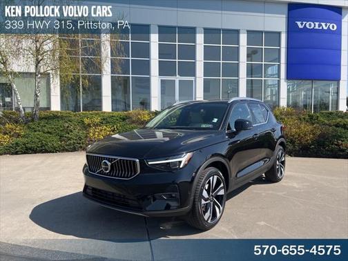 2025 Volvo XC40 B5 Ultra Bright Theme