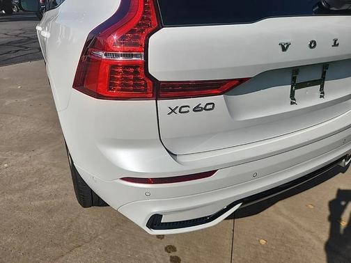 2025 Volvo XC60 Plus