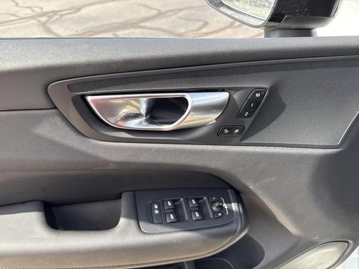 2025 Volvo XC60 Plus