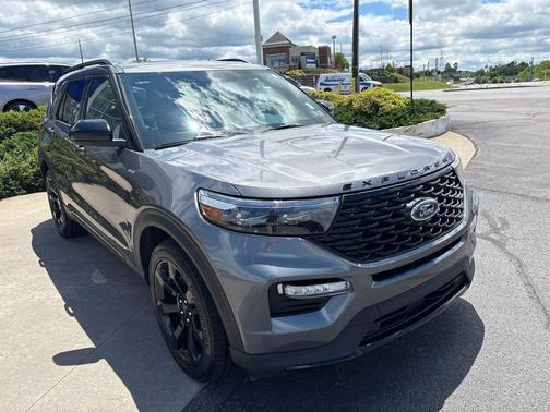 CARBONIZED GRAY METALLIC 2024 Ford Explorer ST-Line