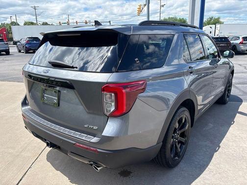 CARBONIZED GRAY METALLIC 2024 Ford Explorer ST-Line