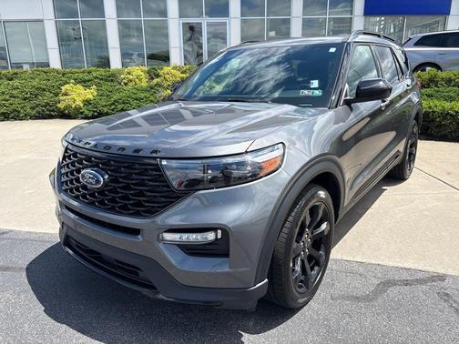 CARBONIZED GRAY METALLIC 2024 Ford Explorer ST-Line