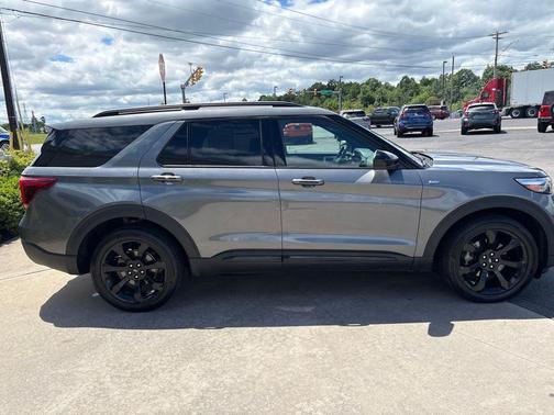 CARBONIZED GRAY METALLIC 2024 Ford Explorer ST-Line