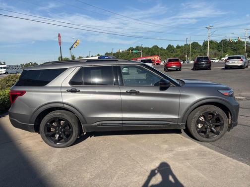 CARBONIZED GRAY METALLIC 2024 Ford Explorer ST-Line