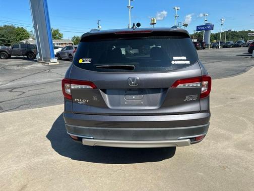 Modern Steel Metallic 2020 Honda Pilot Touring 8-Passenger