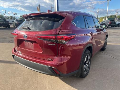 2022 Toyota Highlander Hybrid XLE