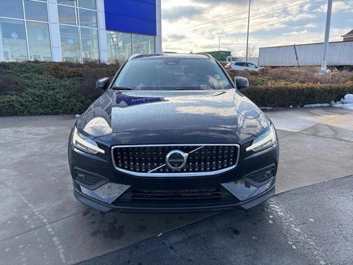 2024 Volvo V60 Cross Country B5 Plus