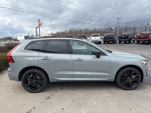 2026 Volvo XC60 B5 Ultra Black Edition