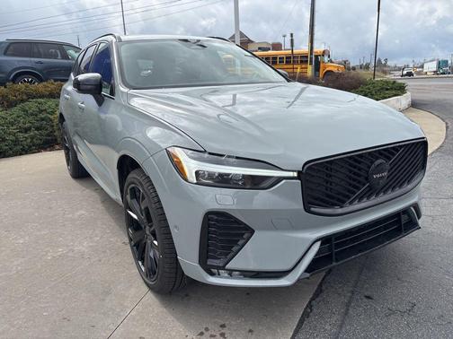 2026 Volvo XC60 B5 Ultra Black Edition