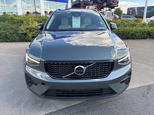 Forest Lake 2026 Volvo XC40 Plus, B5 AWD Gas (mild hybrid), Dark