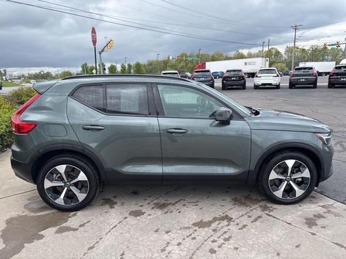 Forest Lake 2026 Volvo XC40 Plus, B5 AWD Gas (mild hybrid), Dark