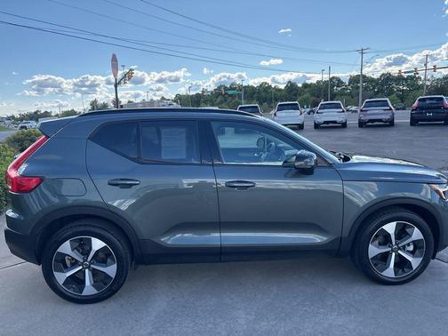 Forest Lake 2026 Volvo XC40 Plus, B5 AWD Gas (mild hybrid), Dark