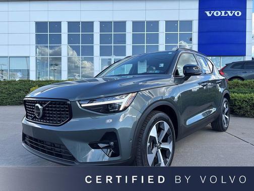 Forest Lake 2026 Volvo XC40 Plus, B5 AWD Gas (mild hybrid), Dark