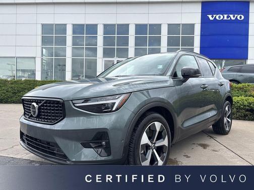 Forest Lake 2026 Volvo XC40 Plus, B5 AWD Gas (mild hybrid), Dark