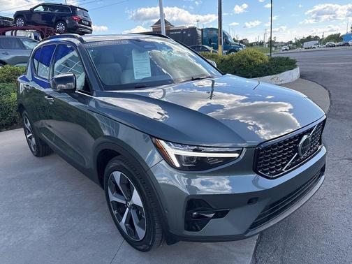 Forest Lake 2026 Volvo XC40 Plus, B5 AWD Gas (mild hybrid), Dark