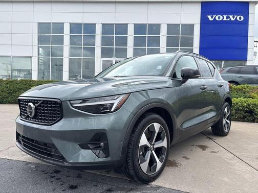 Forest Lake 2026 Volvo XC40 Plus, B5 AWD Gas (mild hybrid), Dark