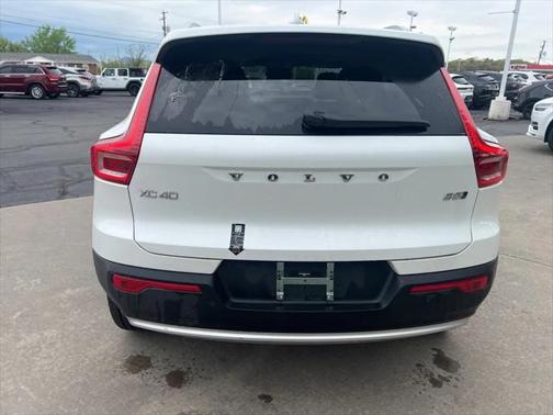 2025 Volvo XC40 B5 Plus Bright Theme