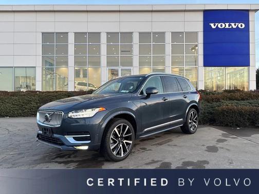 2023 Volvo XC90 B5 Plus