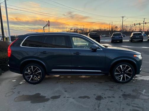 2023 Volvo XC90 B5 Plus