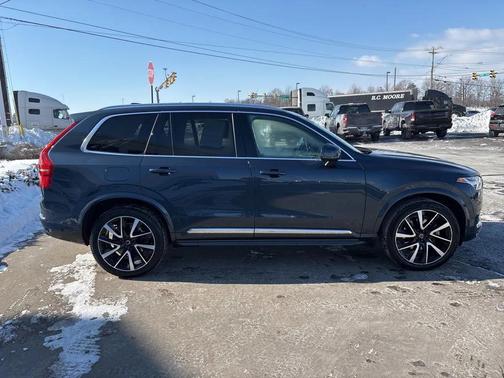 2023 Volvo XC90 B5 Plus