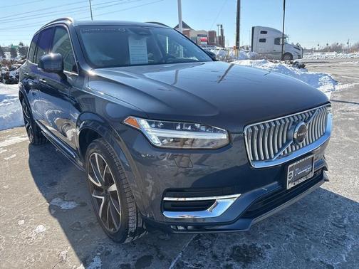2023 Volvo XC90 B5 Plus