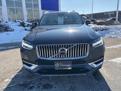 2023 Volvo XC90 B5 Plus