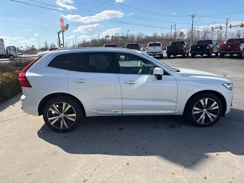 2023 Volvo XC60 B5 Plus Bright Theme