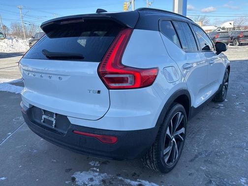 2021 Volvo XC40 T5 R-Design