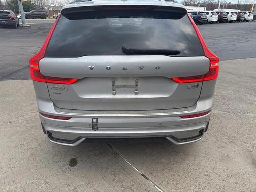 2023 Volvo XC60 Plus Dark Theme