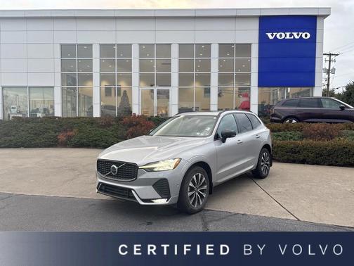 2023 Volvo XC60 Plus Dark Theme