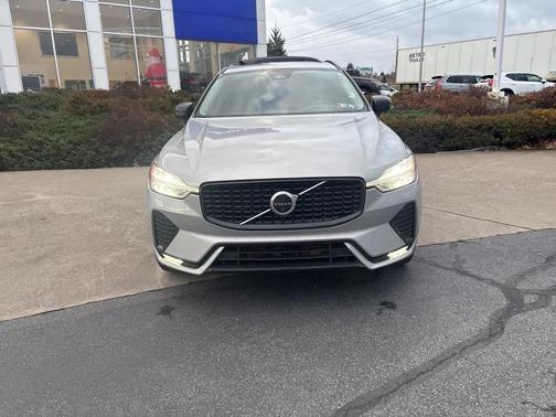 2023 Volvo XC60 Plus Dark Theme