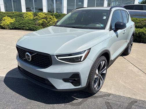 Vapour Grey Metallic 2026 Volvo XC40 Plus, B5 AWD Gas (mild hybrid), Dark