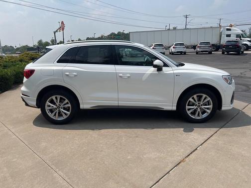 2023 Audi Q3 Premium 45 TFSI S line quattro Tiptronic