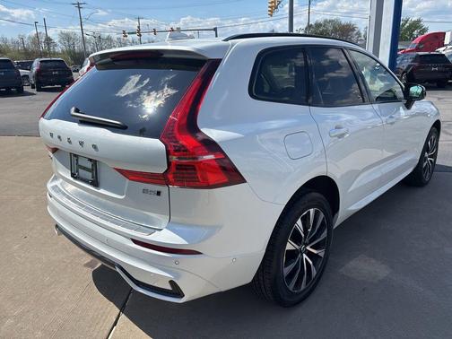 Crystal White Metallic 2024 Volvo XC60 B5 Plus Dark Theme