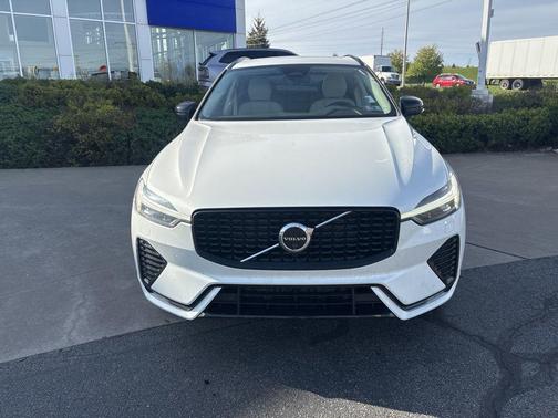 Crystal White Metallic 2024 Volvo XC60 B5 Plus Dark Theme
