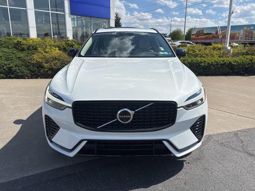 Crystal White Metallic 2024 Volvo XC60 B5 Plus Dark Theme