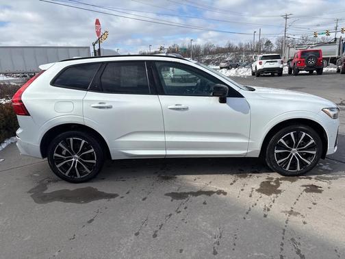 2025 Volvo XC60 B5 Plus